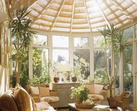 建造一個(gè)陽光房怎樣才會(huì)穩(wěn)妥？4大因素不可或缺