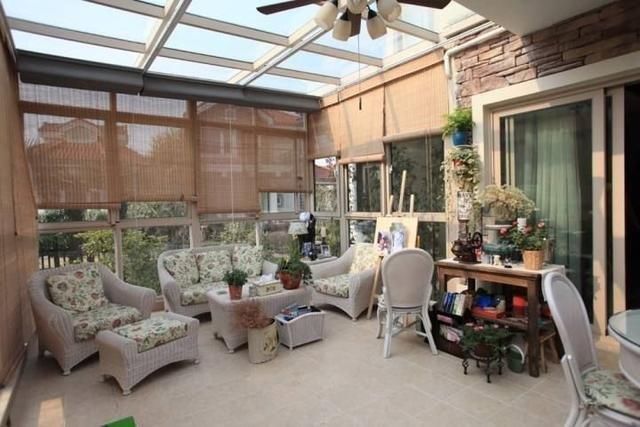 露天院子封閉成陽光房，農(nóng)村又一景色，這么裝修的不在少數(shù)